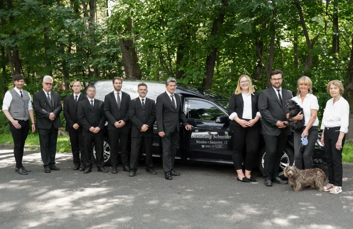 Das Team des Bestattungsinstituts Schmitz in Weiden